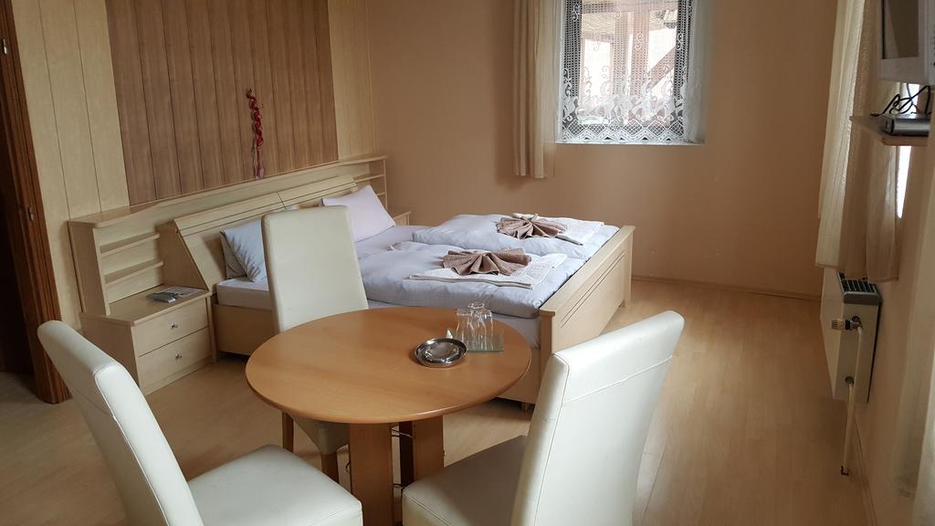 Pension U Dubu Františkovy Lázně Exterior foto